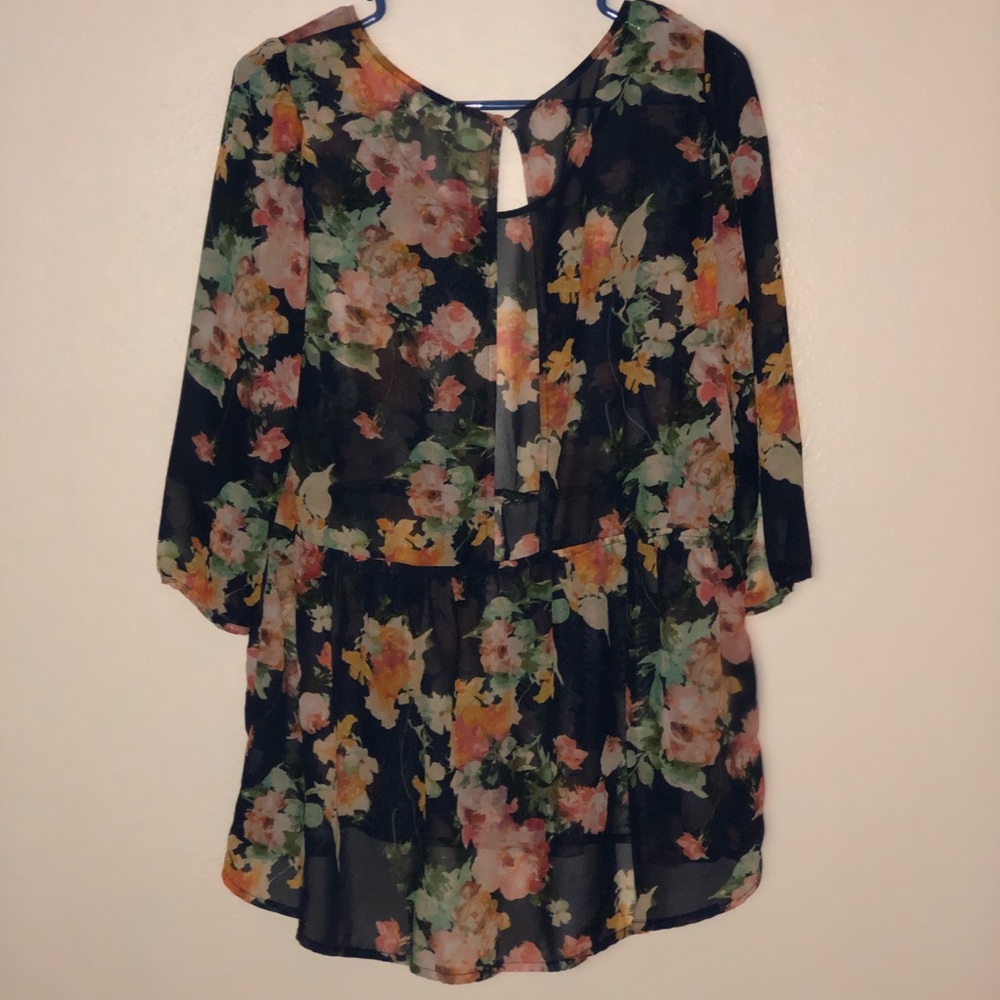 Mid-sleeve floral blouse